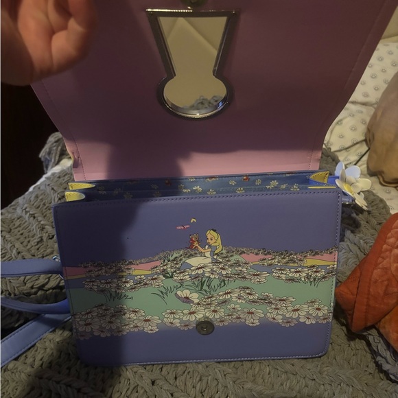 Used Alice In wonderland keyhole cross body Loungefly - Picture 2 of 2